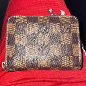 Authentic Louis Vuitton zippy coin purse